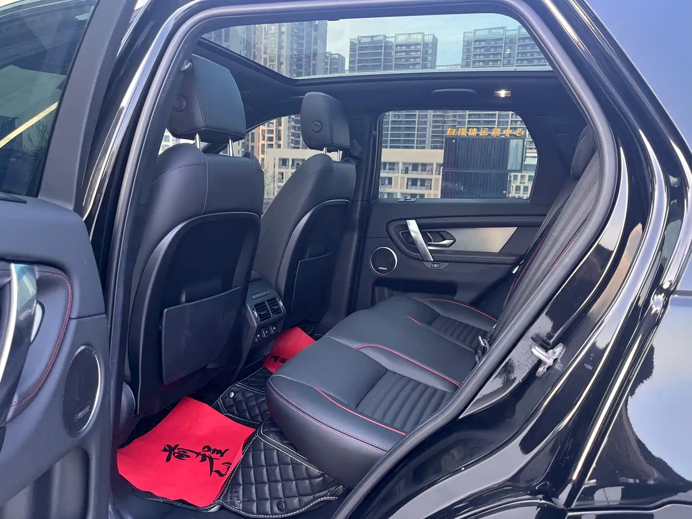Land Rover Discovery Sport 2022 249PS Metropolis Edition 5-Seater фото 12
