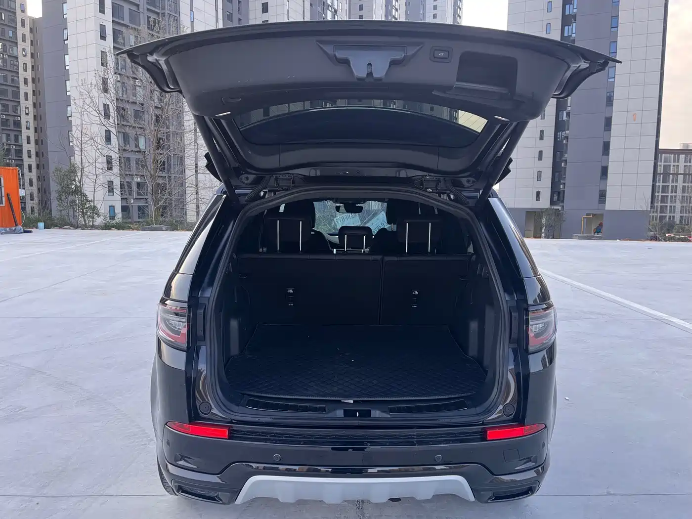 Land Rover Discovery Sport 2022 249PS Metropolis Edition 5-Seater фото 8