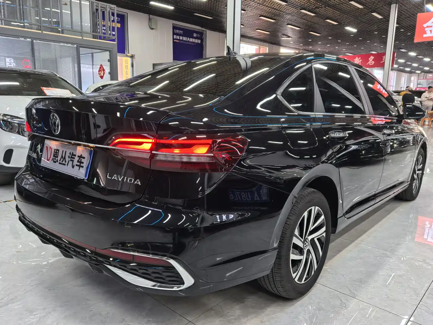 Volkswagen Lavida 2024 Model 300TSI DSG Starlight Leading Edition фото 16