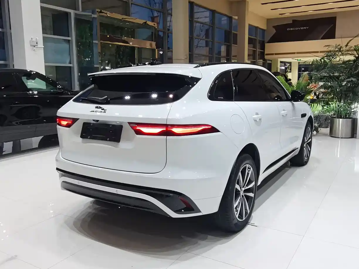 Jaguar F-PACE 2024 2024 P250 R-Dynamic SE