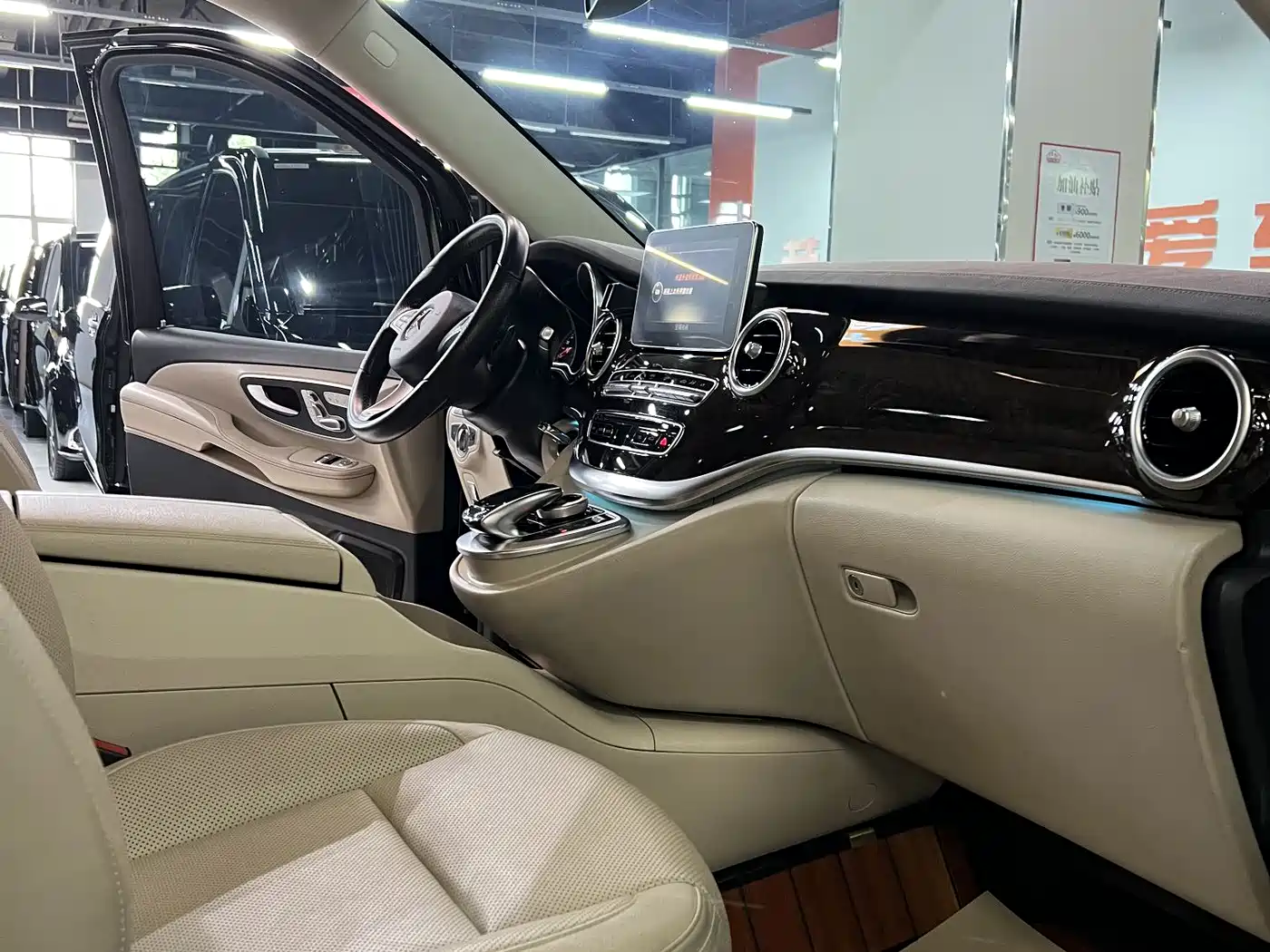 Mercedes-Benz V-Class 2018 V 260 L Premium Long Version China V фото 17