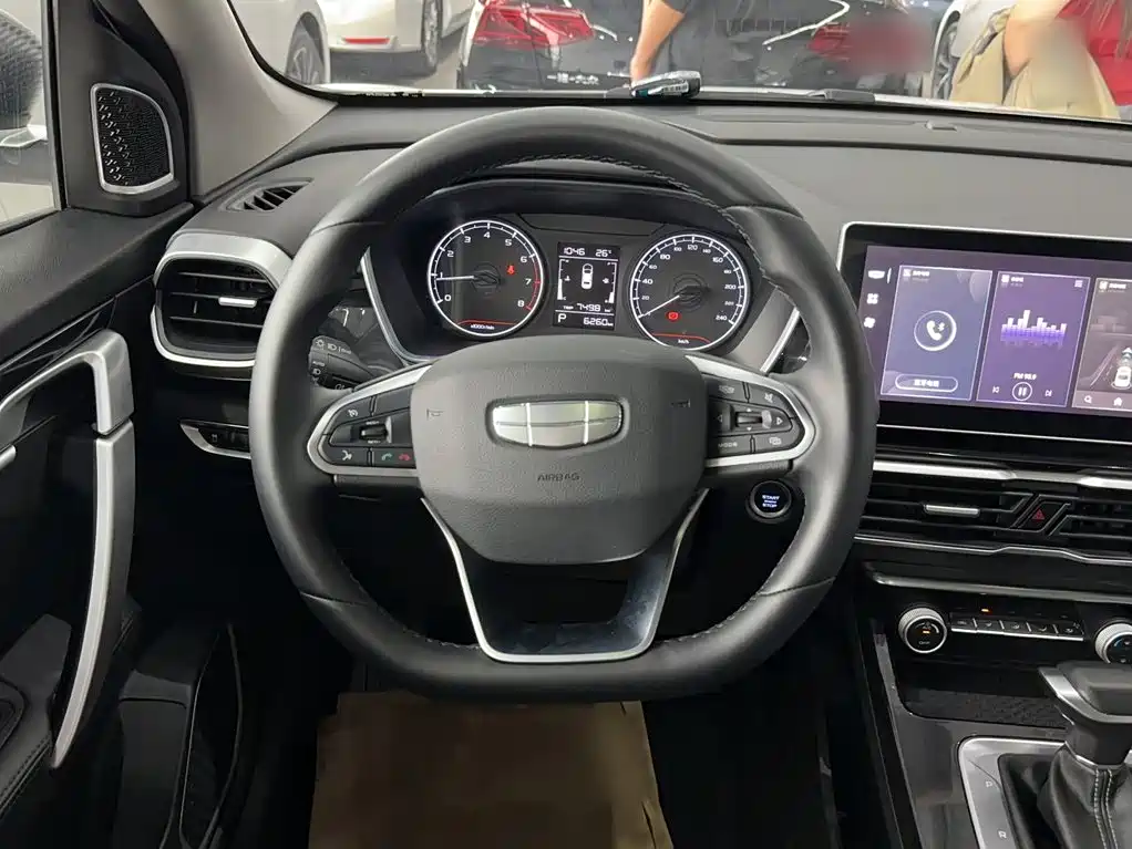 Фото 5 - Geely Coolray