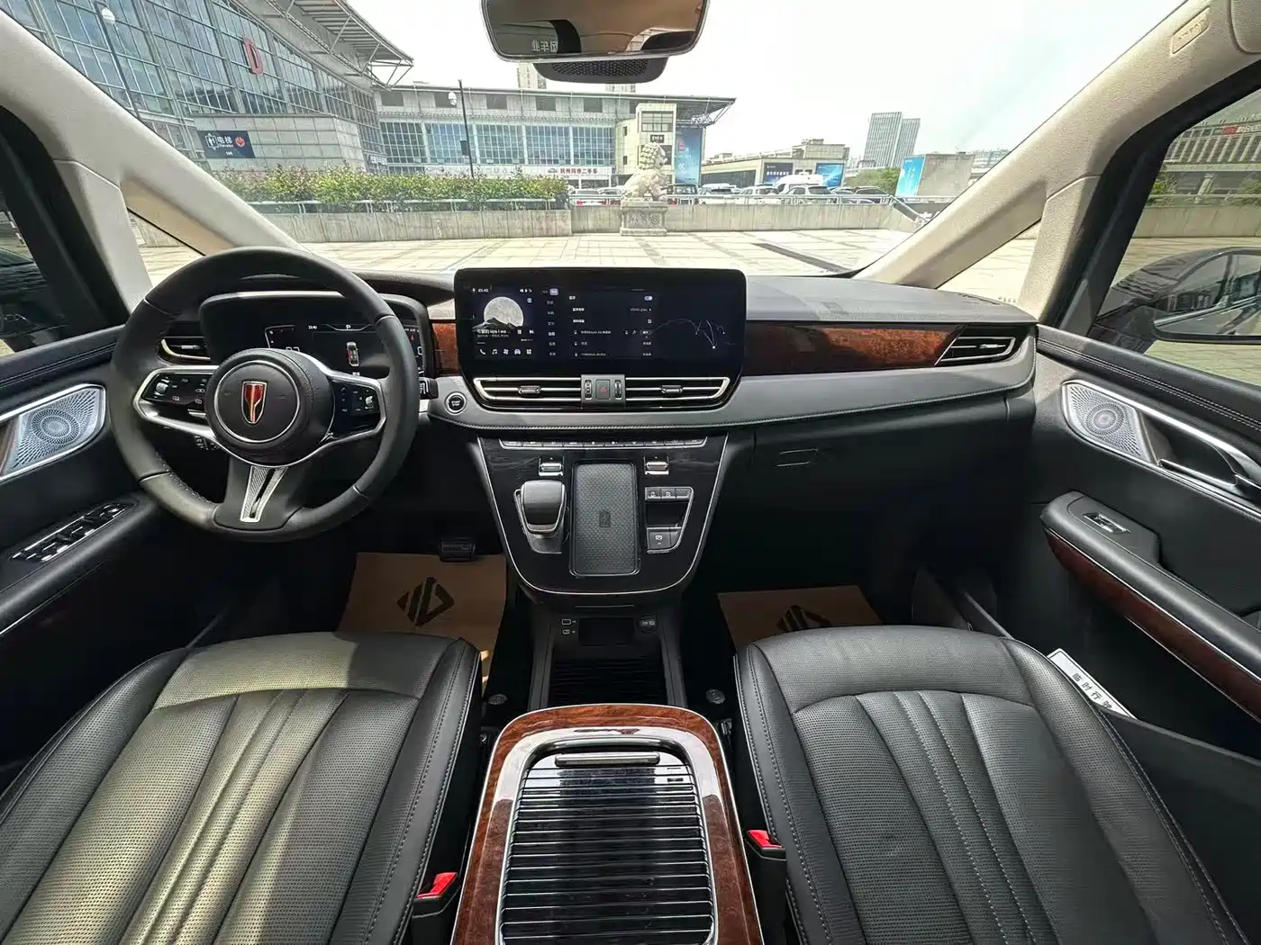 Hongqi HQ9 2023 2.0T Smart Connect Flag Enjoy Edition фото 7