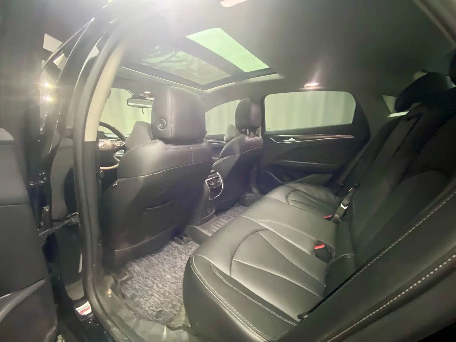 Photo 14 - Buick LaCrosse