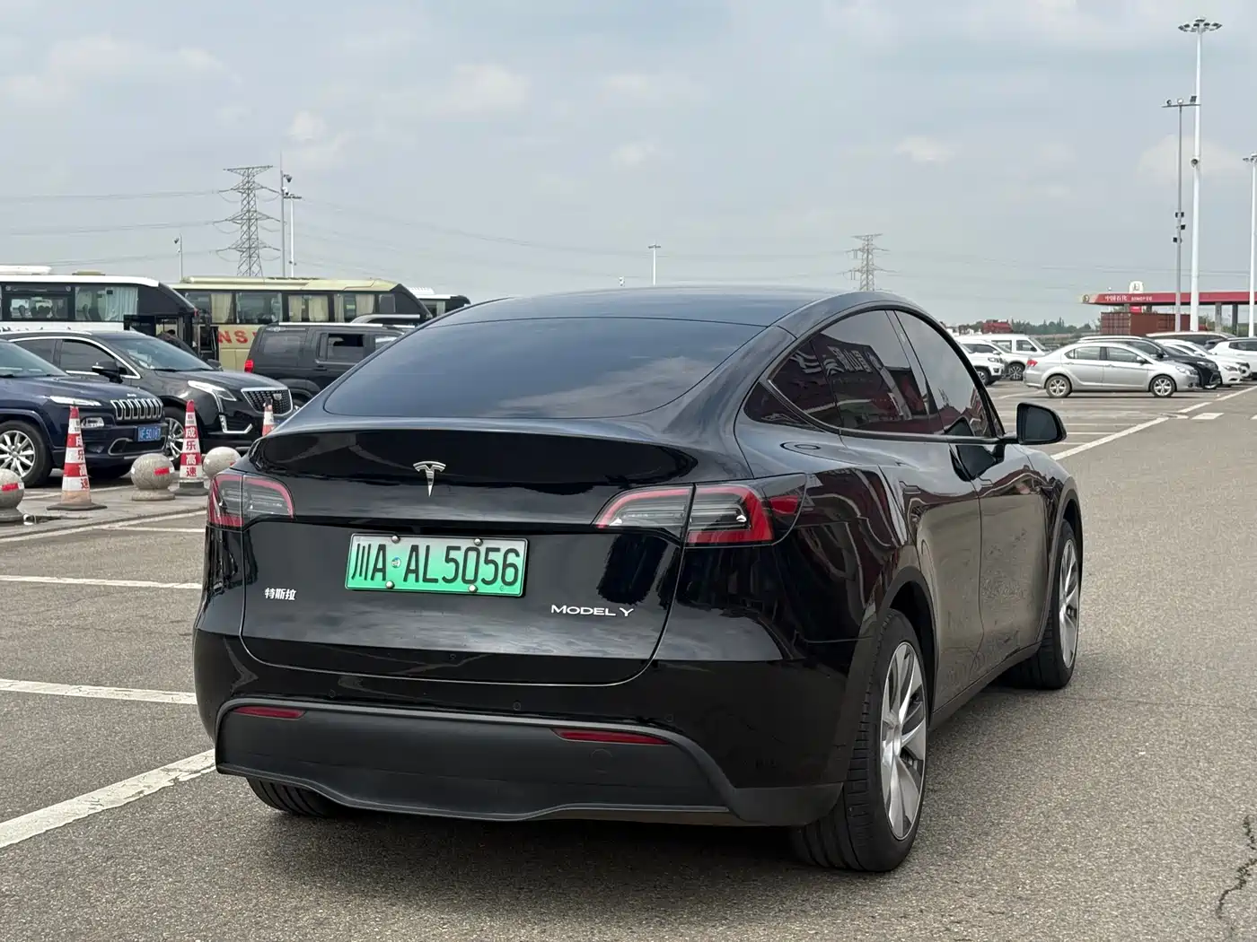 TESLA MODEL Y