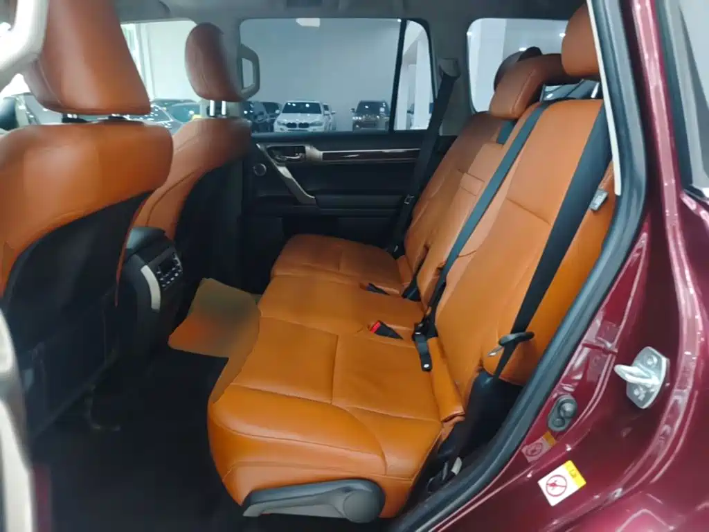 Фото 17 - Lexus GX