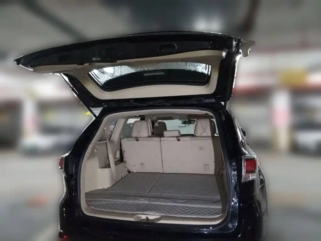 Фото 10 - Toyota Highlander