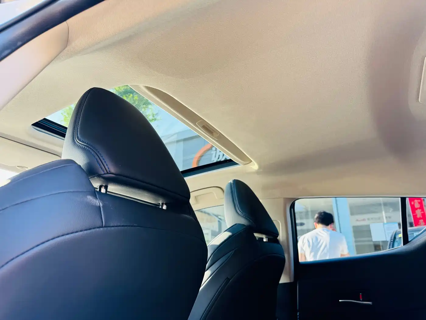 Toyota C-HR 2021 2.0L Luxury Edition фото 25