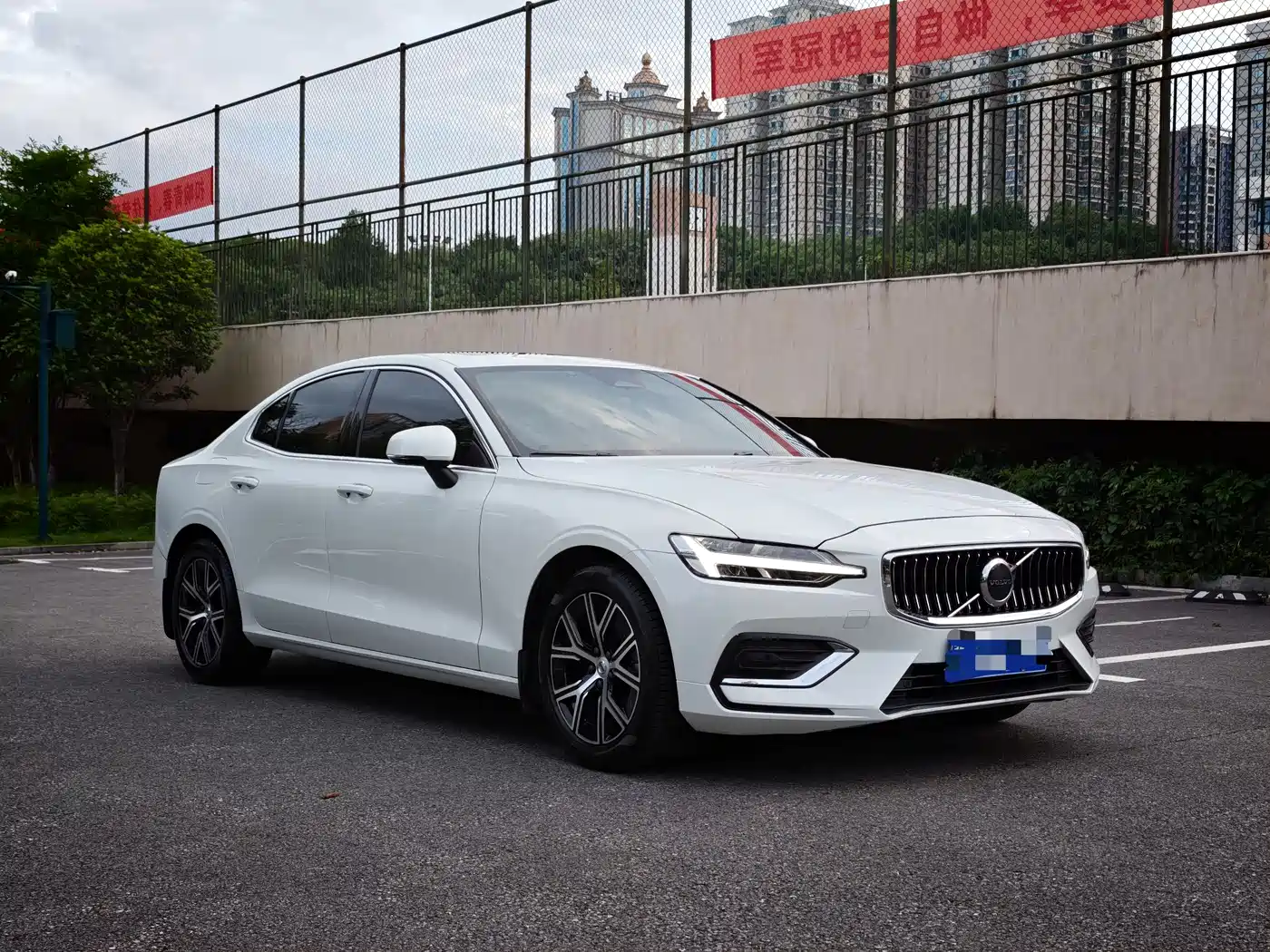 Volvo S60 2025 B4 Smart Luxury Edition фото 3