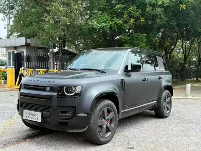 Land Rover Defender 2024