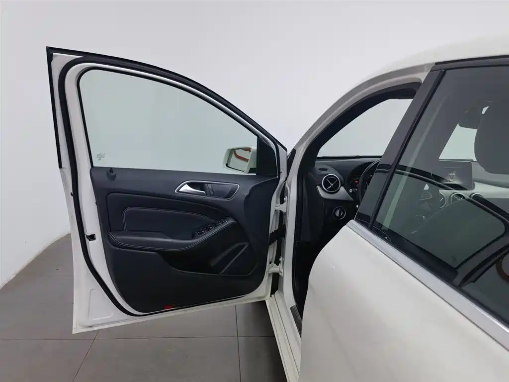 Mercedes-Benz B-Class 2015 B 200 Dynamic фото 8