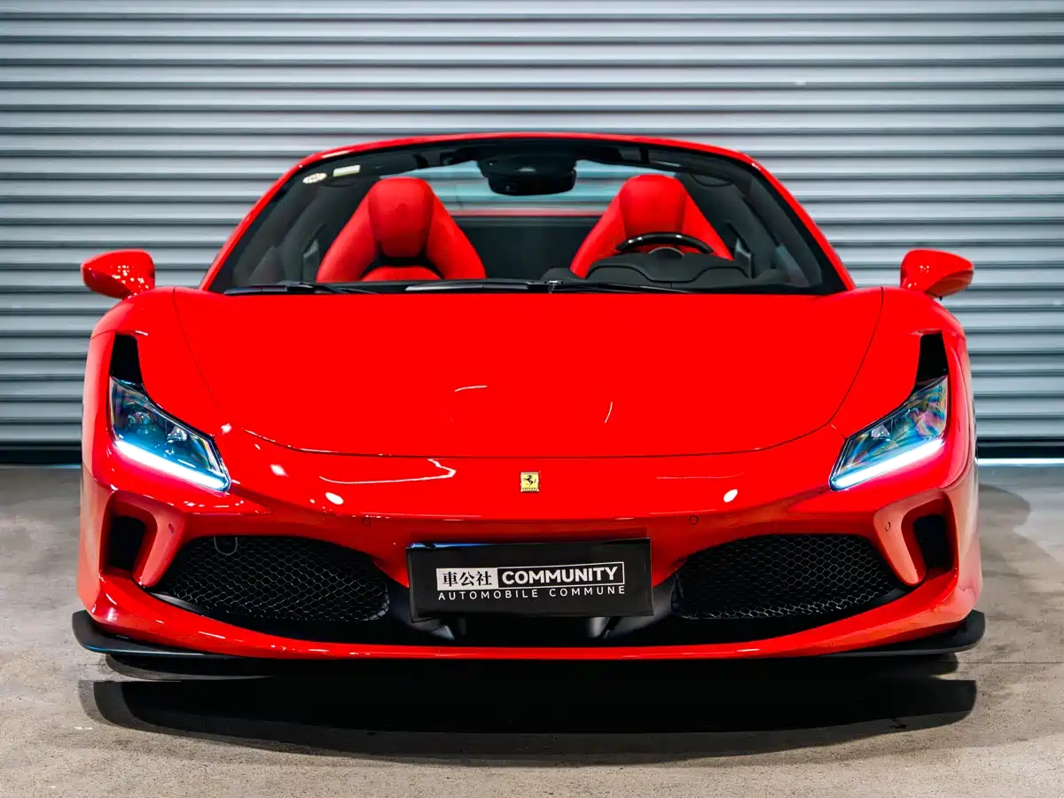 FERRARI F8