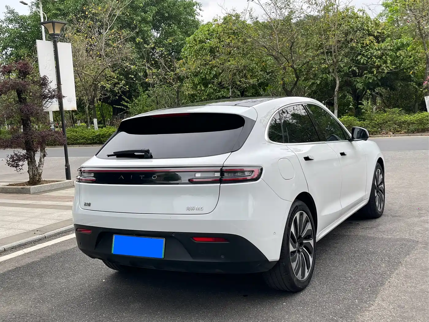 AITO Wenjie AITO M5 2022 Extended Range AWD Performance Edition фото 6