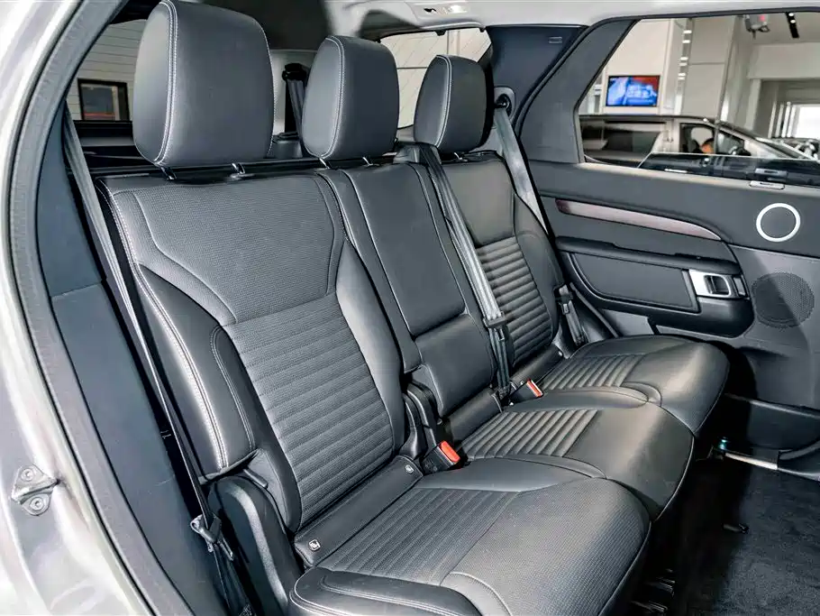 Land Rover Discovery 2023 300PS S фото 23