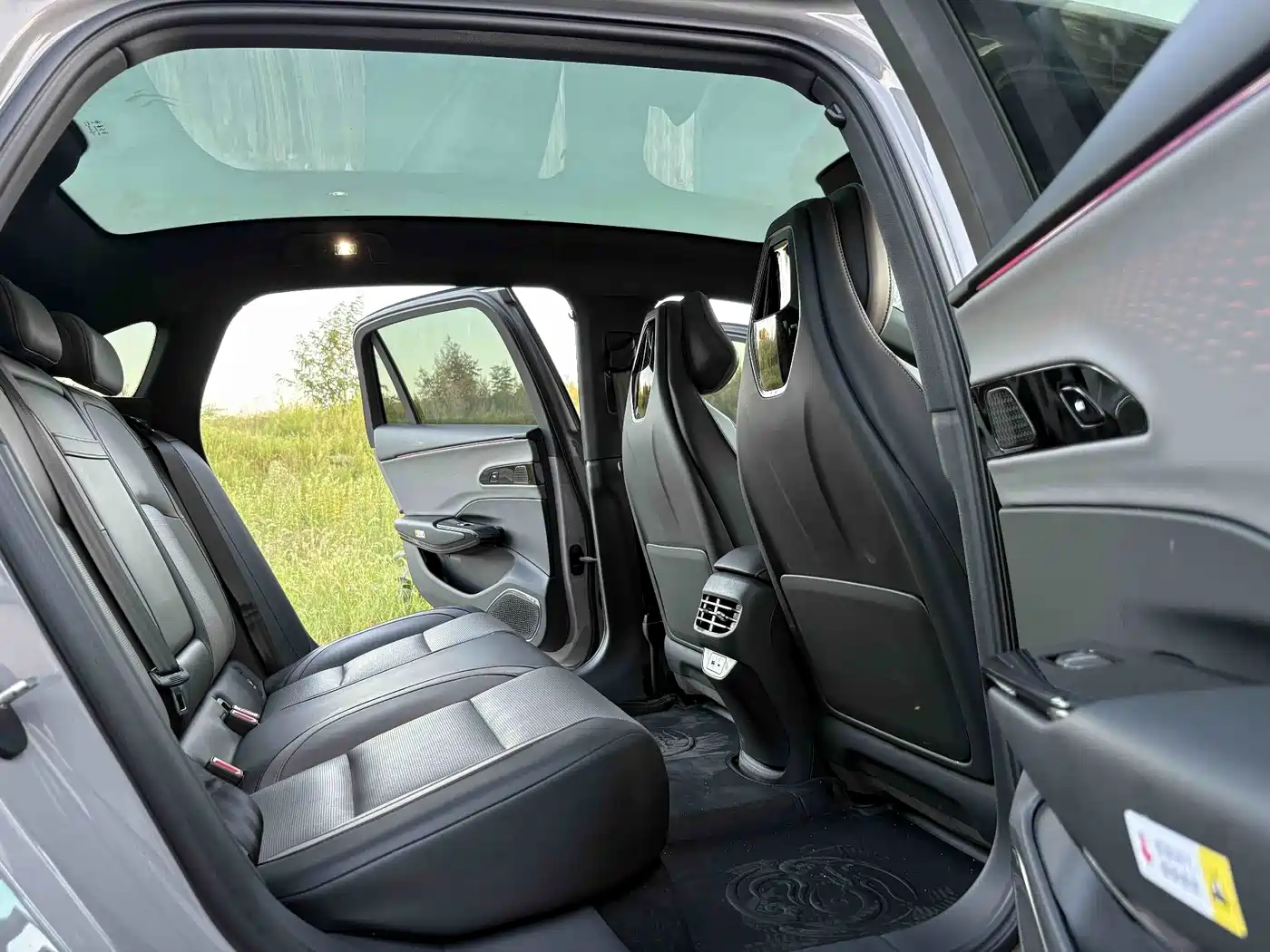 Фото 20 - Hongqi EH7