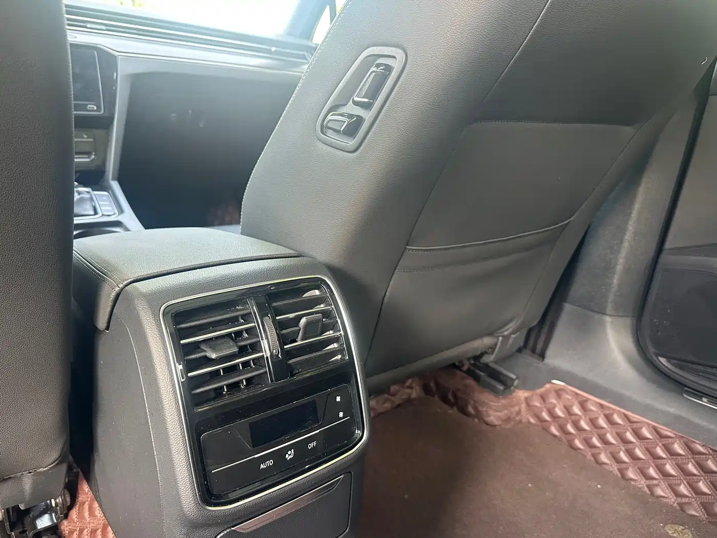 Volkswagen Magotan 2020 330TSI DSG Leading фото 11