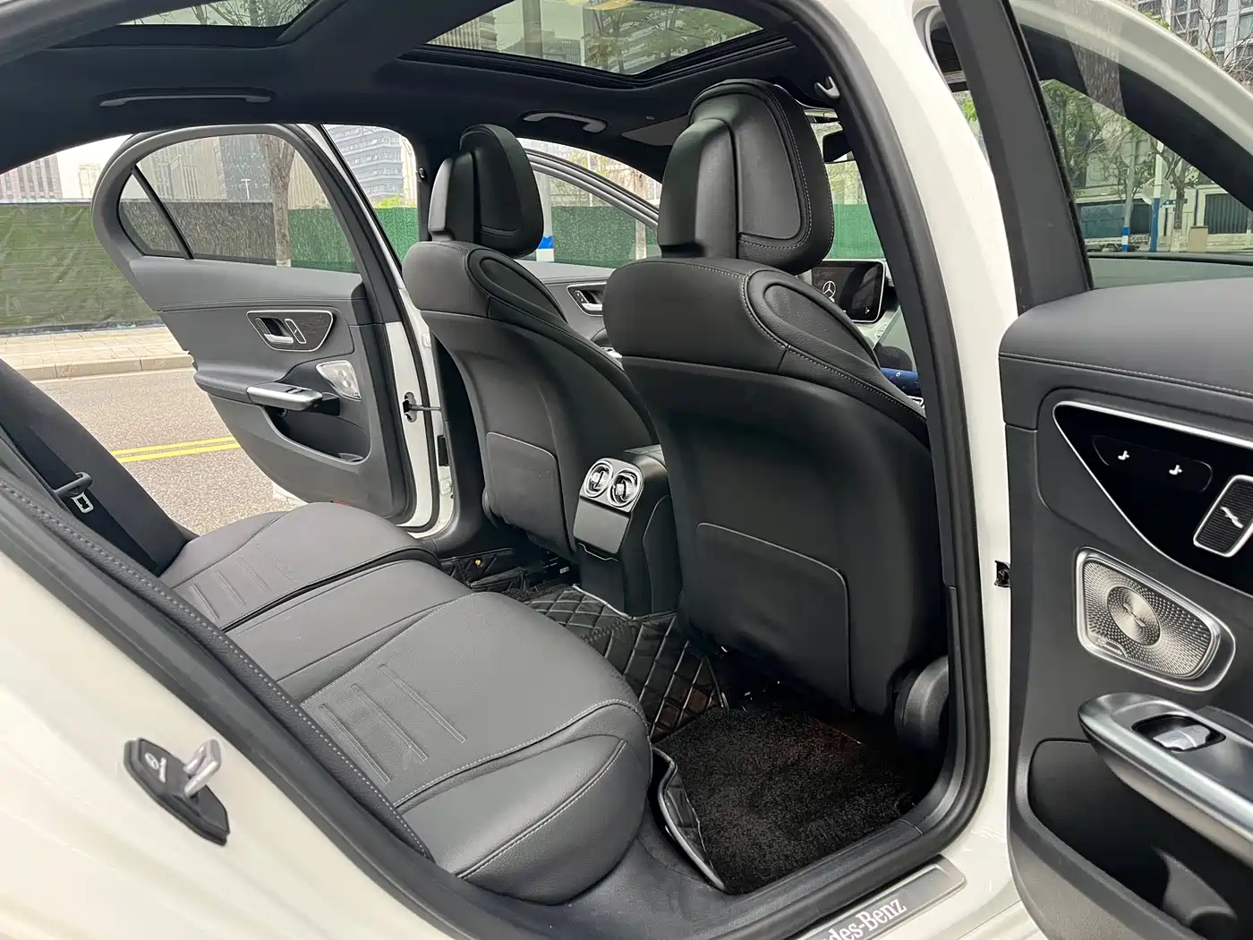 Mercedes-Benz C-Class 2024 C 260 L Night Edition Sport фото 13
