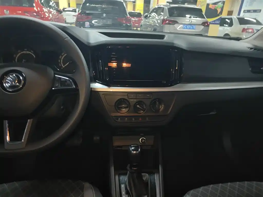 Škoda Kamiq 2020 Model 1.5L Automatic Standard фото 13