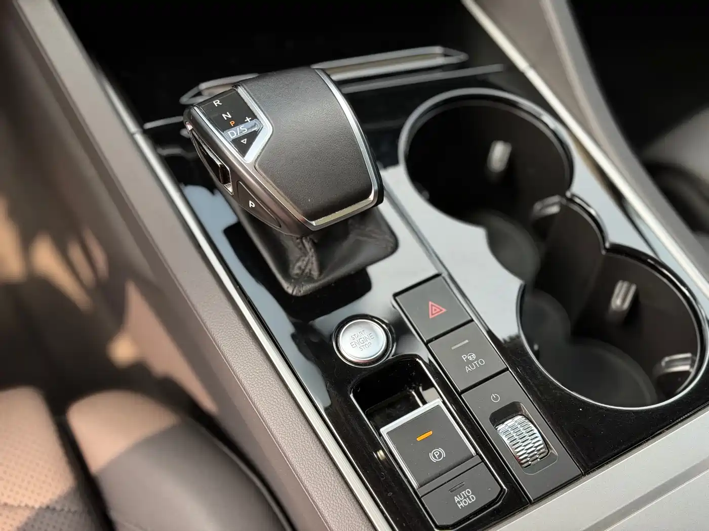 Volkswagen Touareg 2021 3.0TSI R-Line Classic Sport Package фото 22