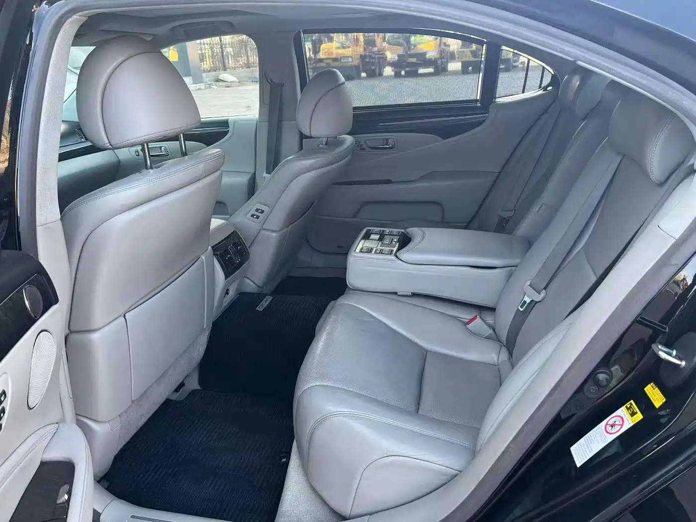 Lexus LS 2010 460L Luxury Edition фото 6