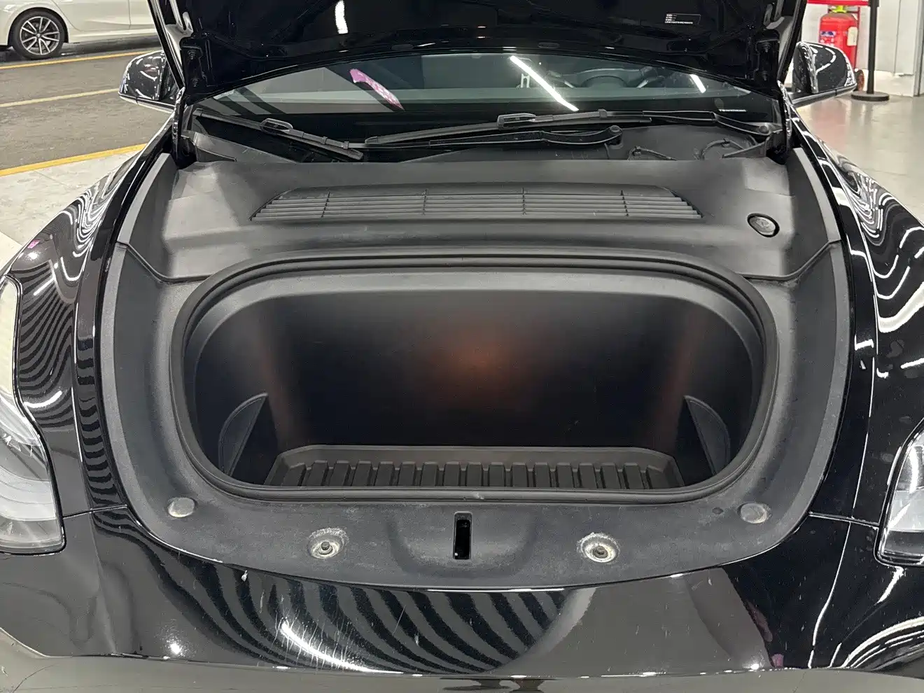 Фото 14 - Tesla Model Y
