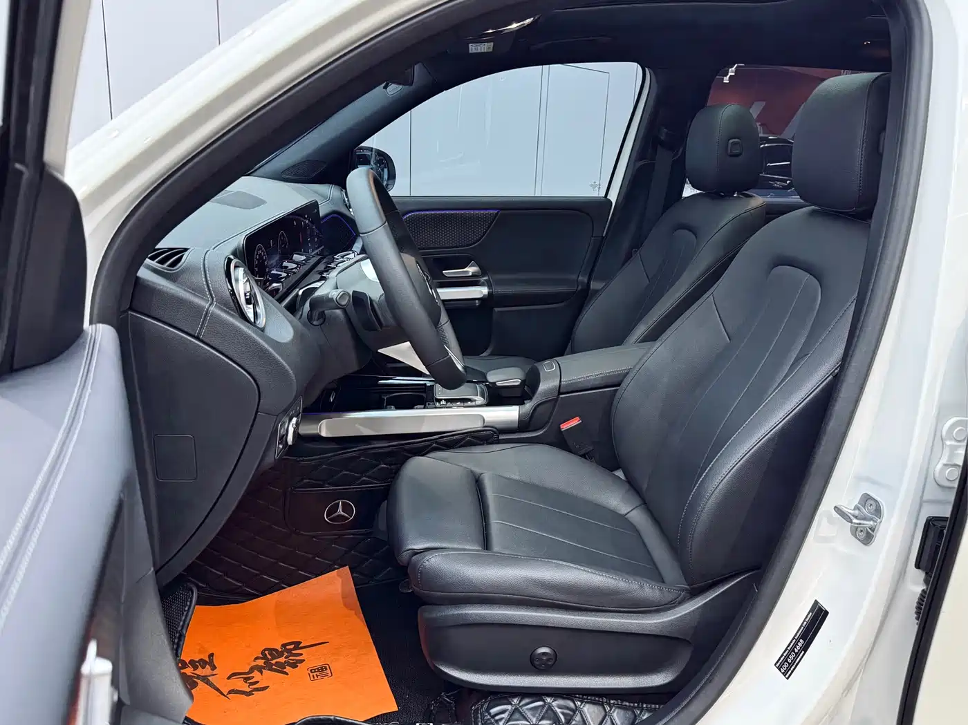 MERCEDES-BENZ GLB