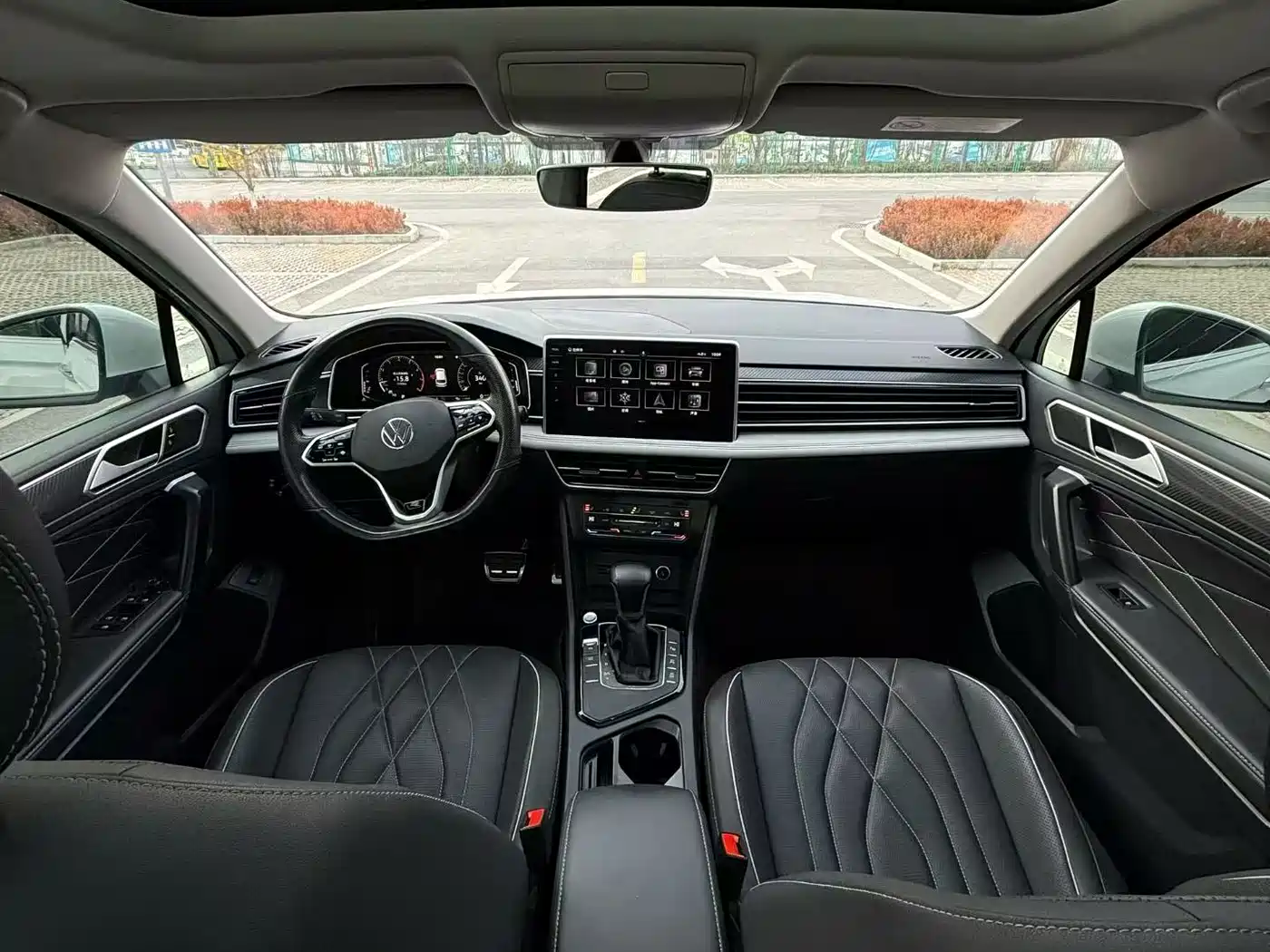 Volkswagen Tiguan L 2022 330TSI Auto 2WD R-Line Premium Edition фото 8