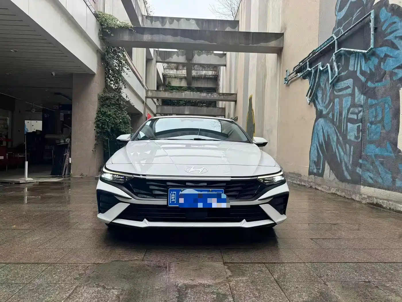 Hyundai Elantra 2023 Model 1.5L CVT LUX Premium Edition фото 4