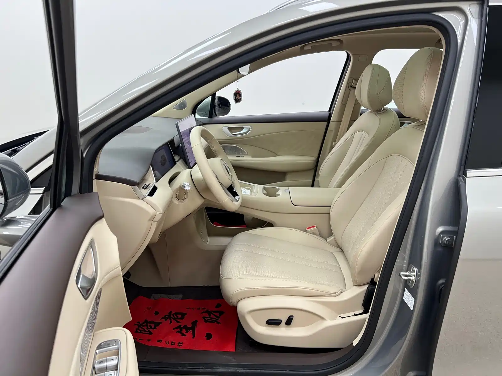 Photo 14 - Shangjie SUV