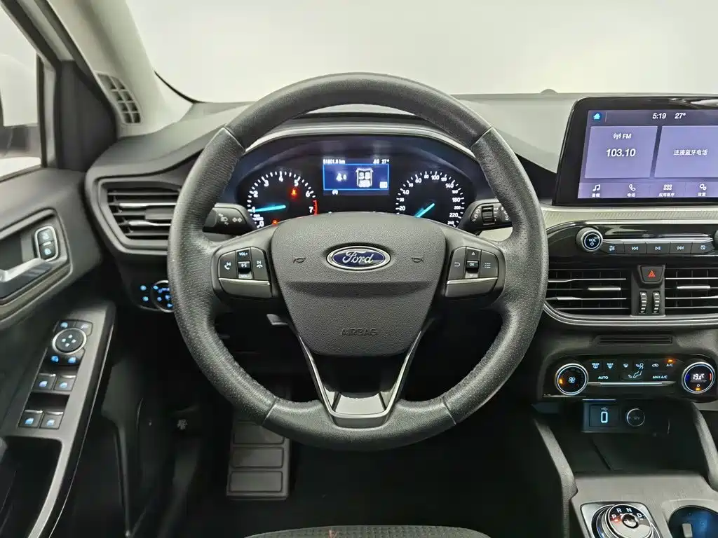Фото 11 - Ford Focus
