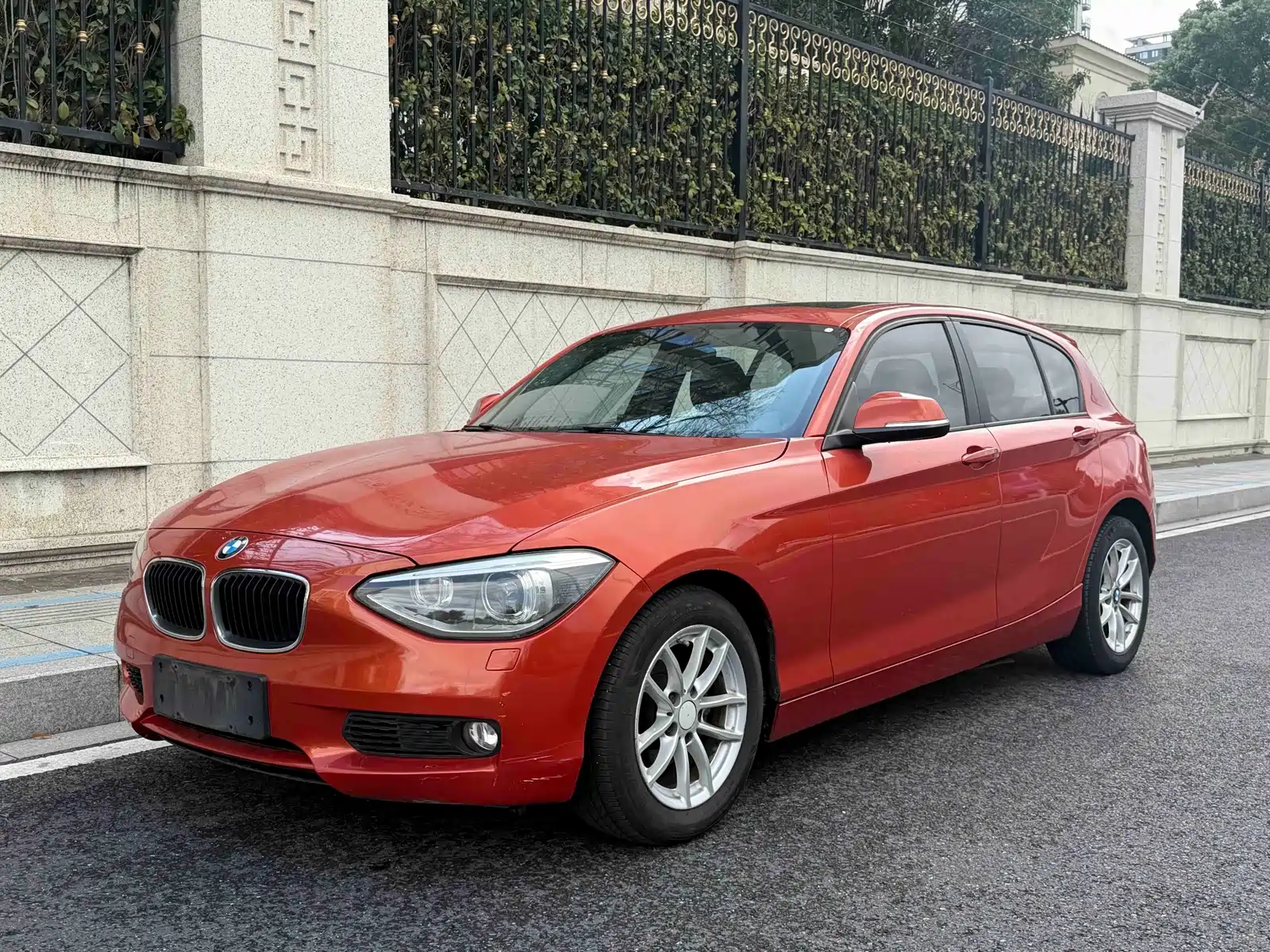 Photo 1 - BMW 1 Series (Import)