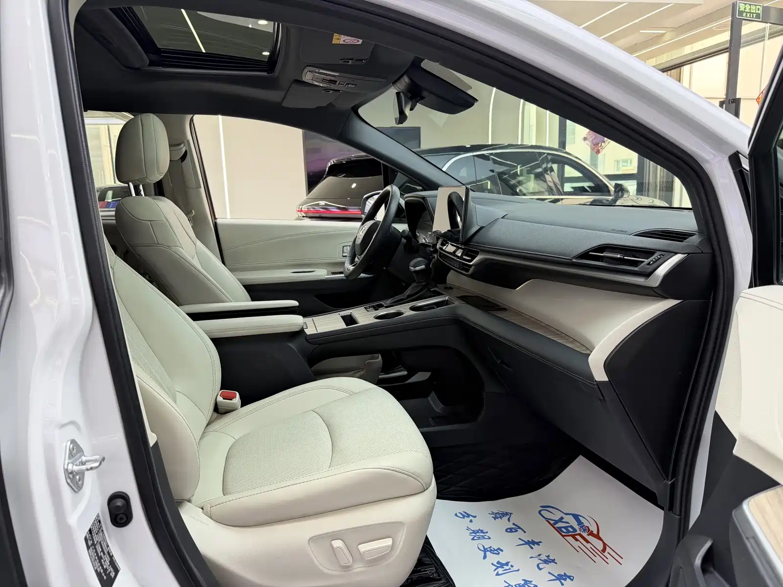 Фото 6 - Toyota Sienna