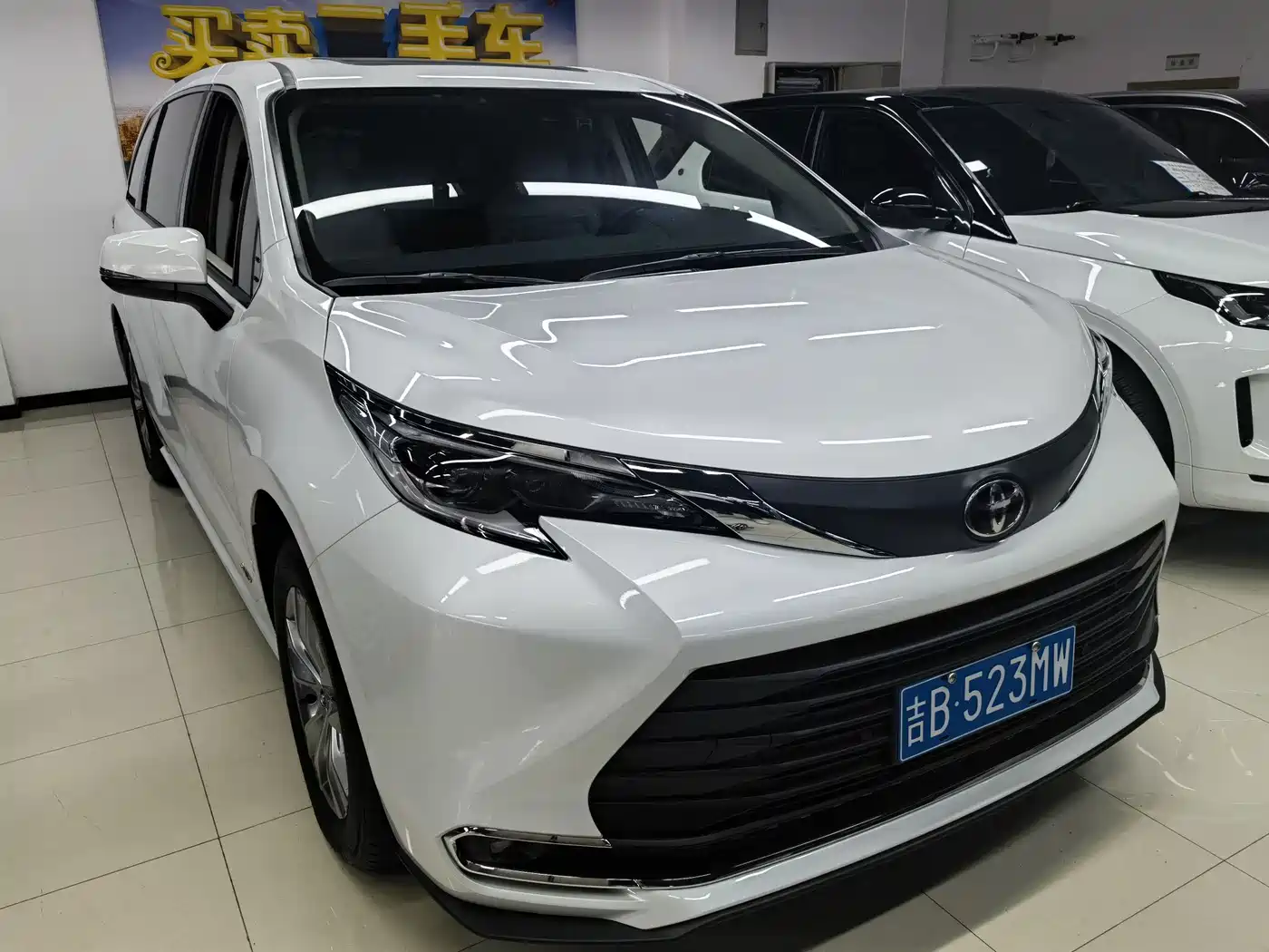 Toyota Sienna 2024 2.5L Hybrid Comfort Edition фото 2