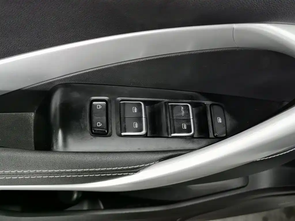 Baojun 530 2021 2021 Global Vehicle Anniversary Edition 1.5T CVT Premium Connected 7-seater