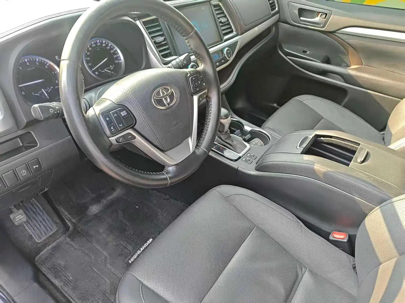 TOYOTA HIGHLANDER