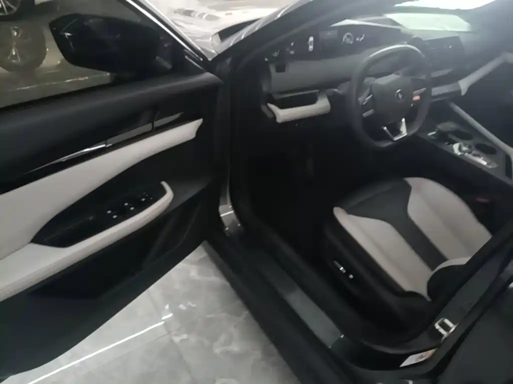 Changan UNI-V iDD 2025 2024 Blue Whale Smart iDD 136km Smart Cool