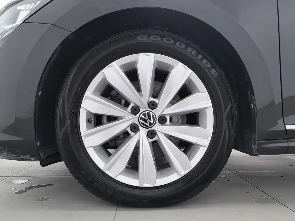 Photo 17 - Volkswagen Passat