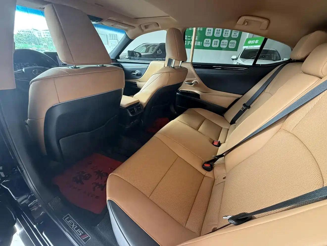 Фото 10 - Lexus ES