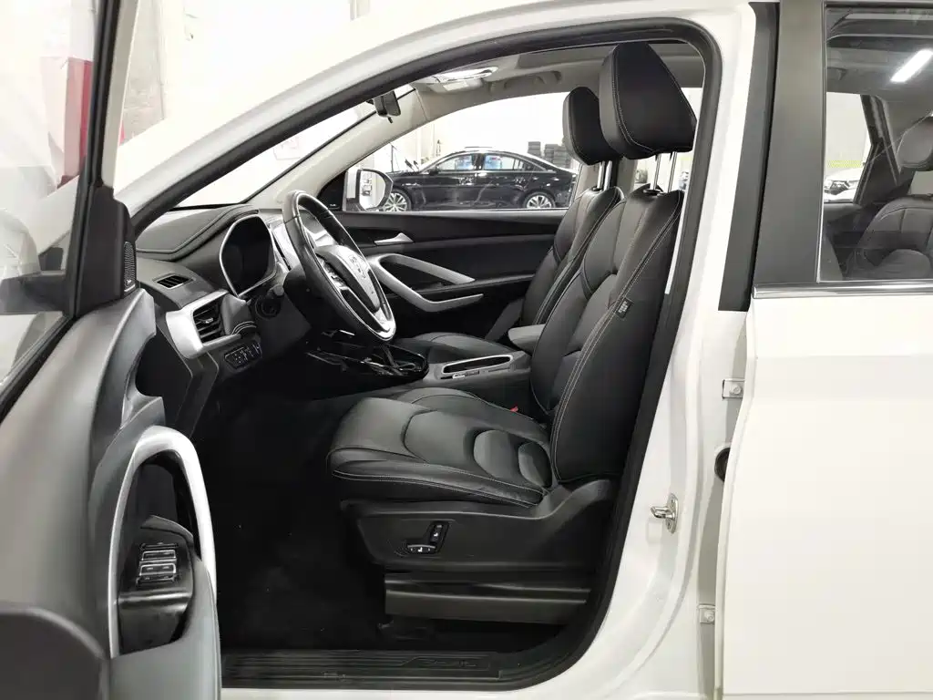 Baojun 530 2021 2021 Global Vehicle Anniversary Edition 1.5T CVT Premium Connected 7-seater