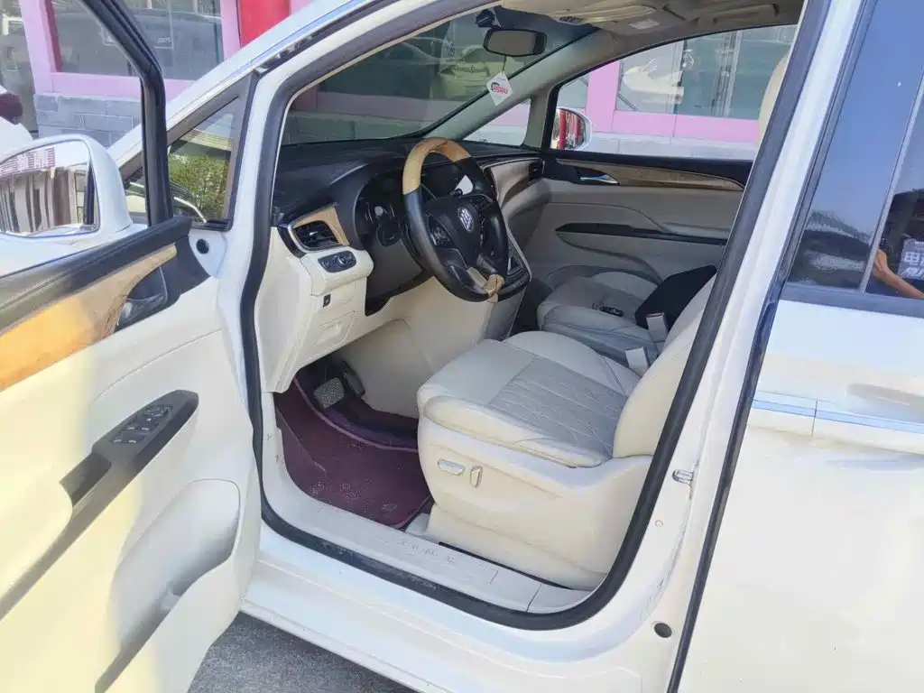 Фото 8 - Buick GL8