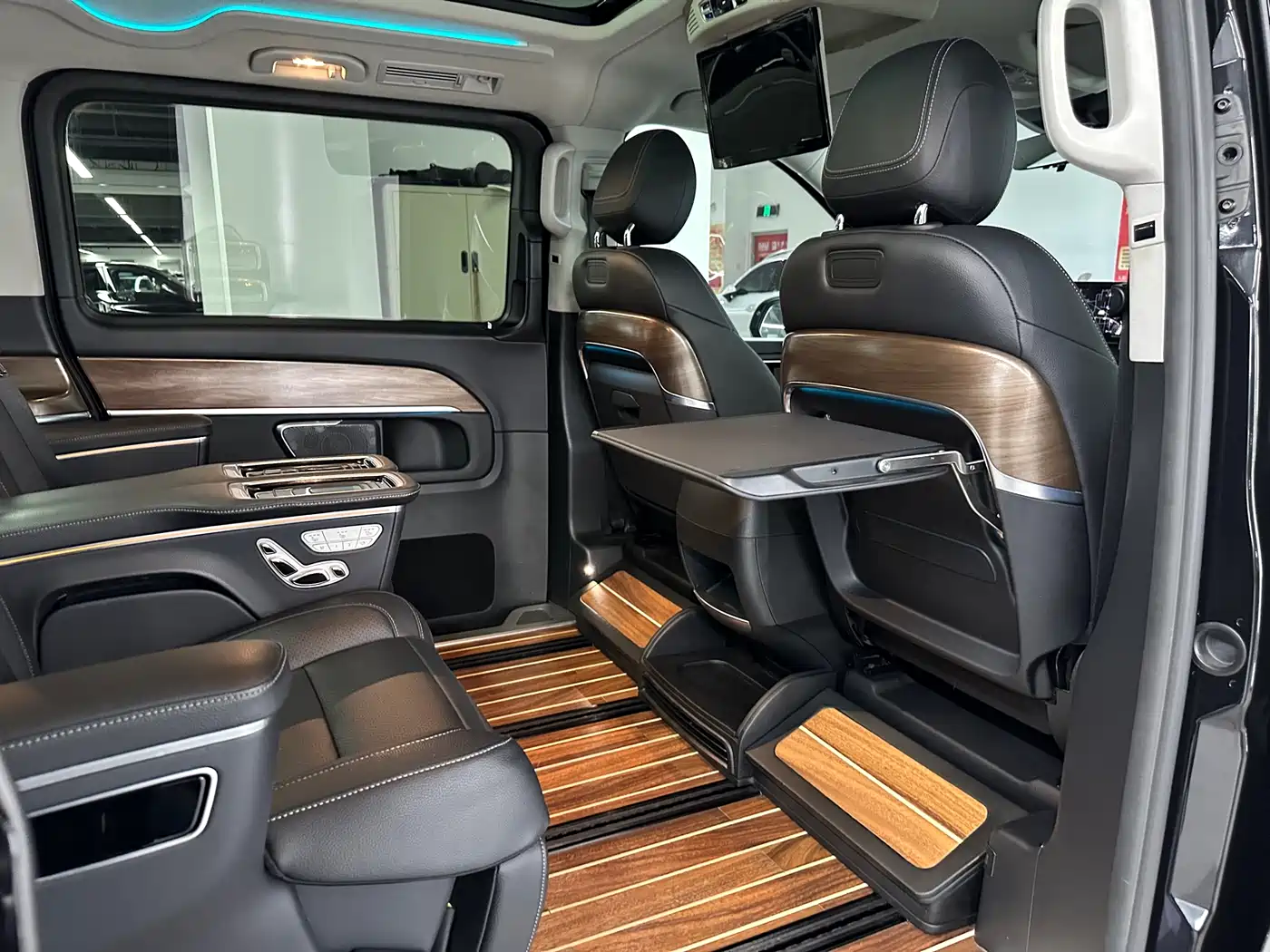 Mercedes-Benz V-Class 2022 V 260 L Long Wheelbase Luxury Edition фото 26