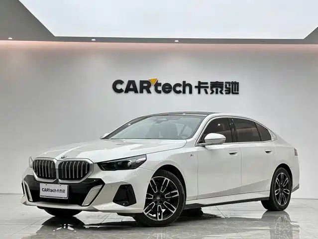 BMW 5 Series 2024 525Li M Sport Package — фото 1