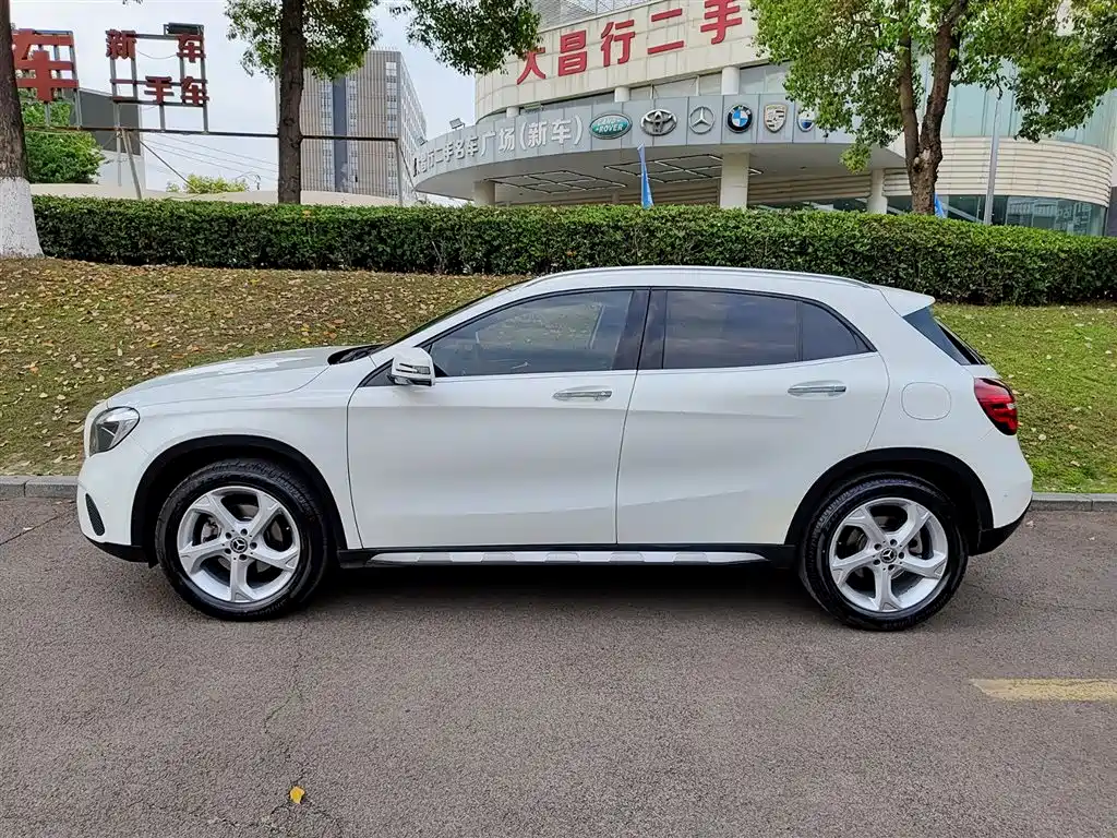 Mercedes-Benz GLA 2018 GLA 200 Dynamic фото 3