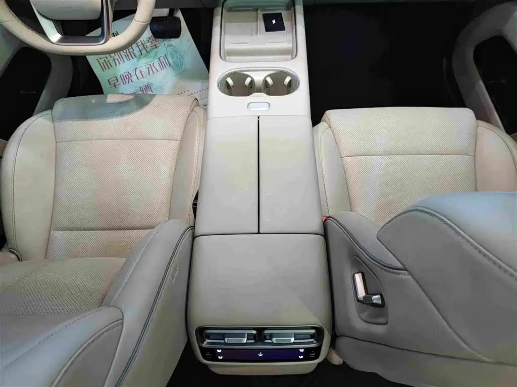 Фото 9 - Li Auto i6