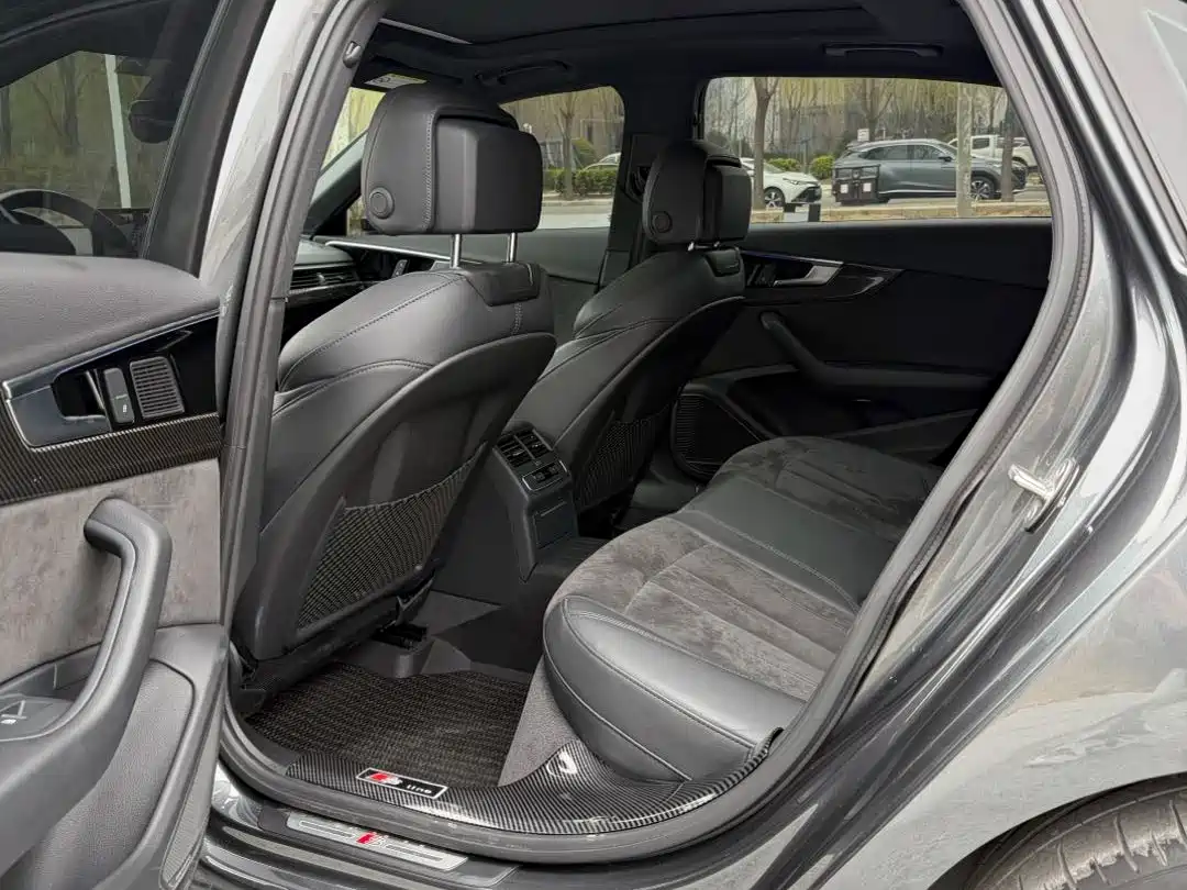 Фото 5 - Audi A4L