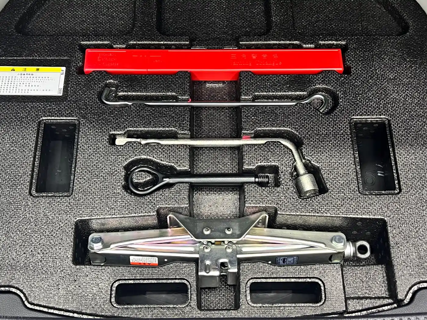 Toyota Camry 2023 2.0G Luxury Edition фото 34