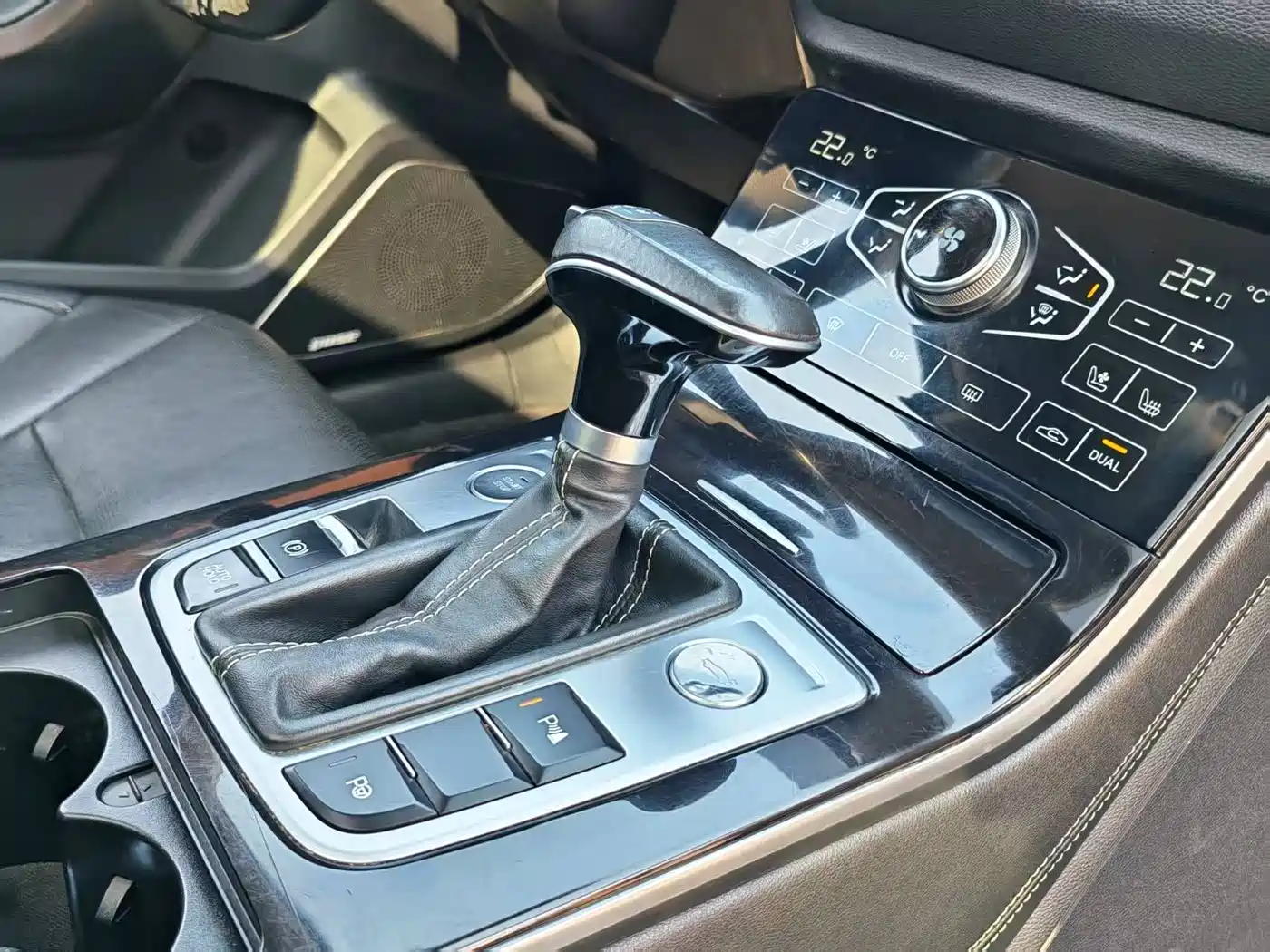 Hongqi H5 2018 30TD Smart Connected Royal Edition фото 32