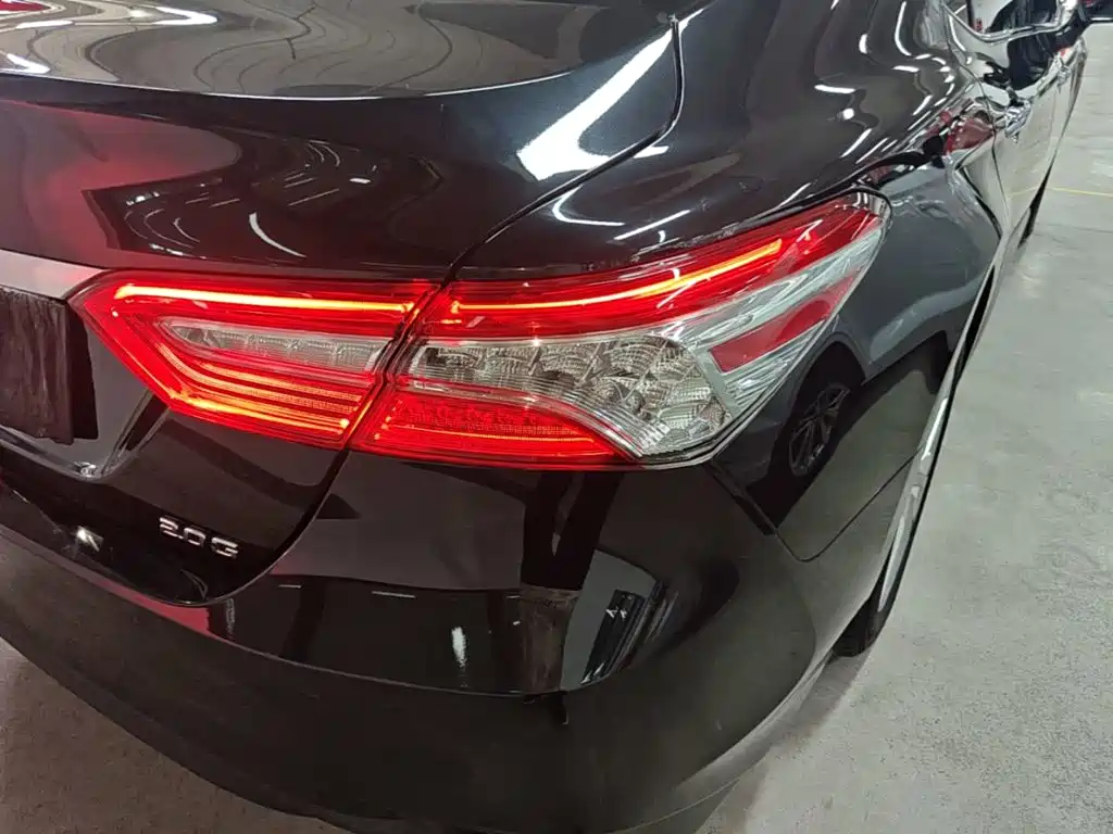 Фото 8 - Toyota Camry
