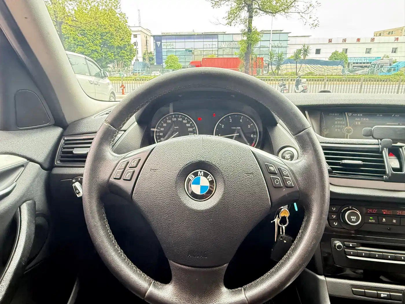 BMW X1 2013 sDrive18i Leading фото 10