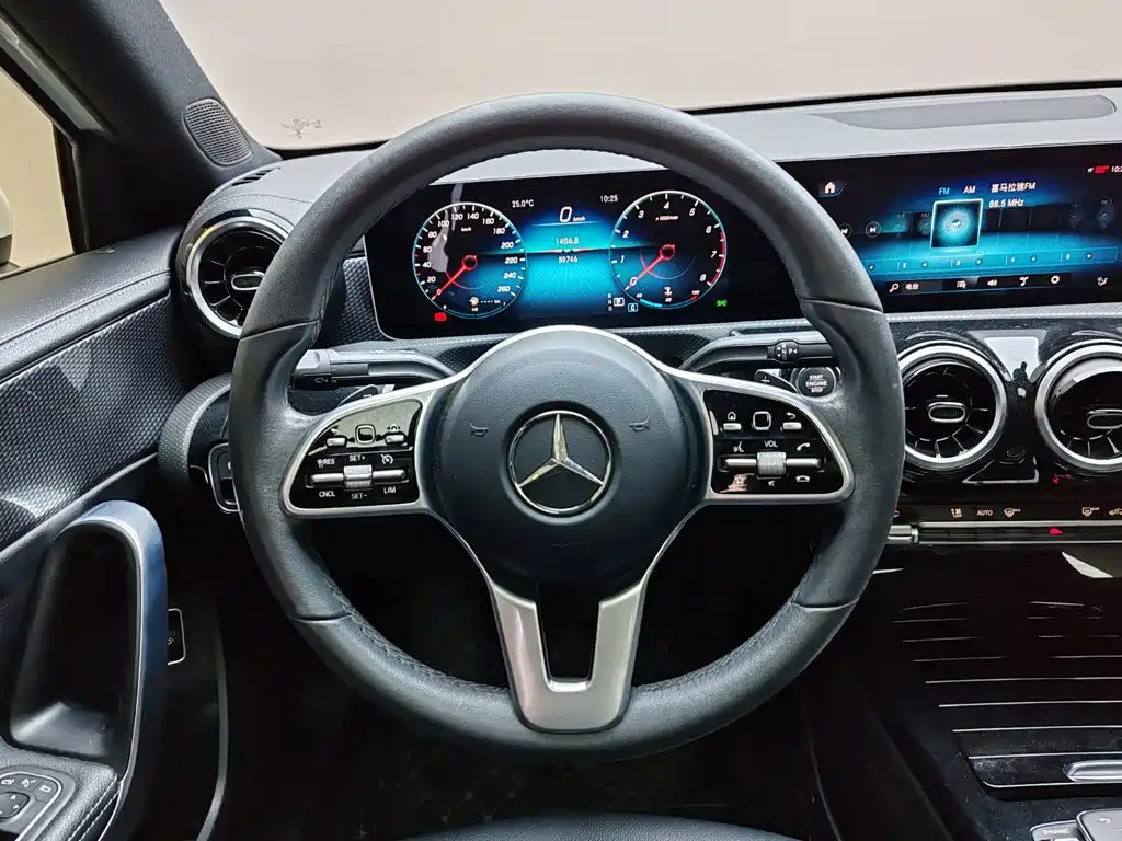 صورة 10 - Mercedes-Benz A-Class